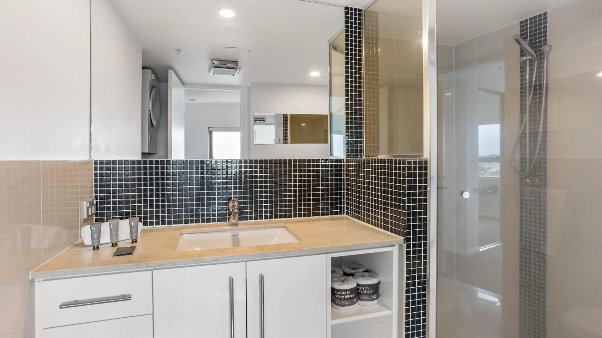 Appartamento Feel The Sea Breeze: 1-Bed Alfresco Dining & Pool Redcliffe